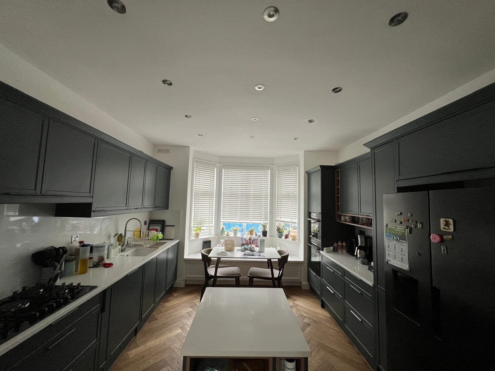 Installation of a kitchen according to manufacturer and designer specs
